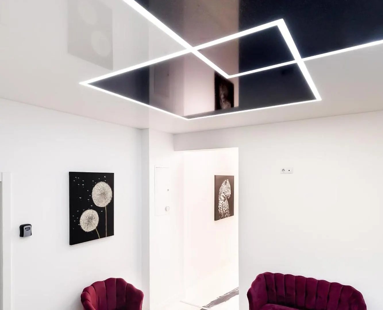 Bucharest Studios La Room 0*,