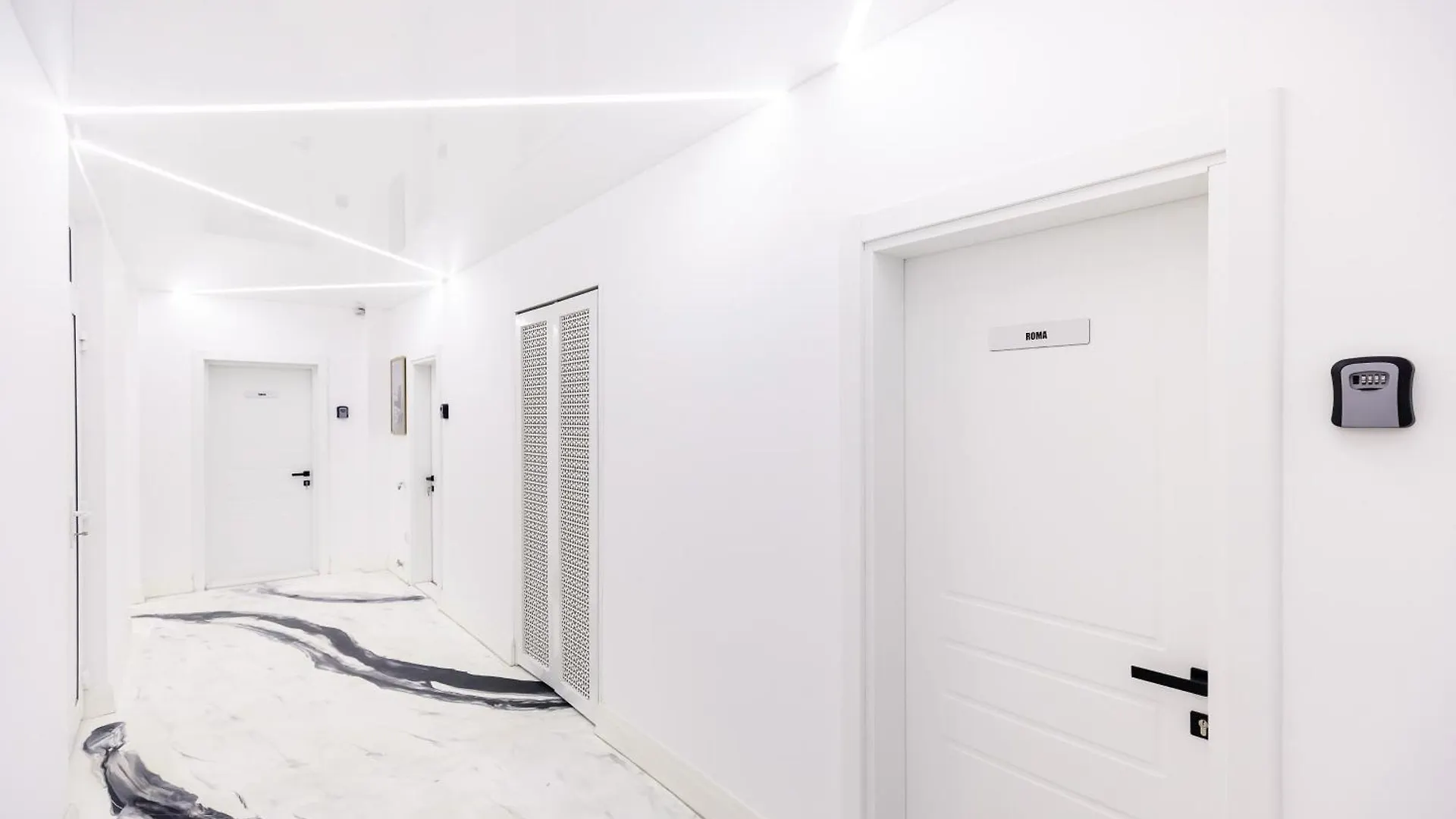Bucharest Studios La Room