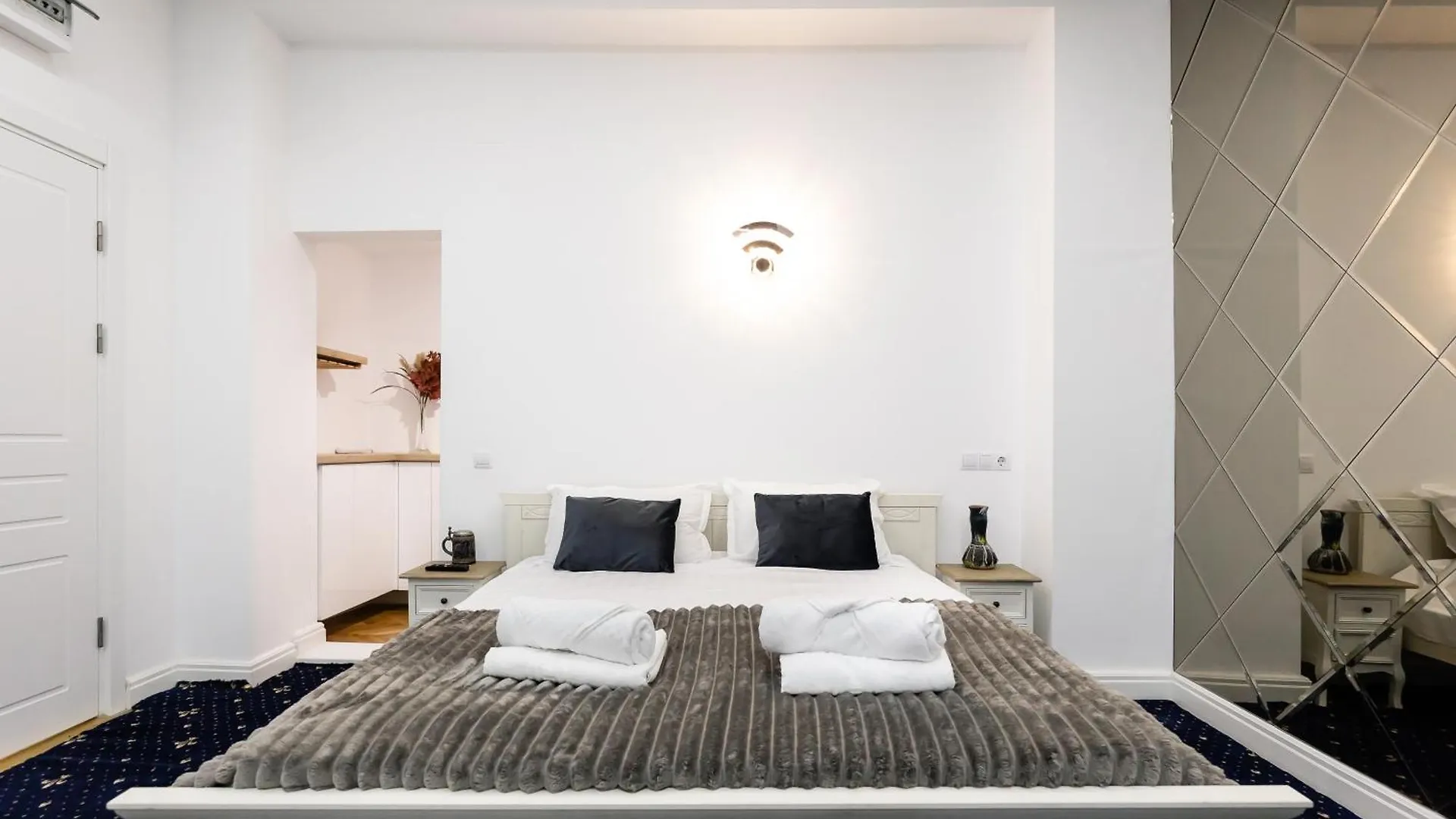 Bucharest Studios La Room Lägenhetshotell